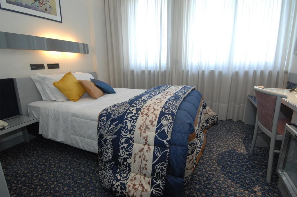 Hotel Michelangelo Biella Room photo